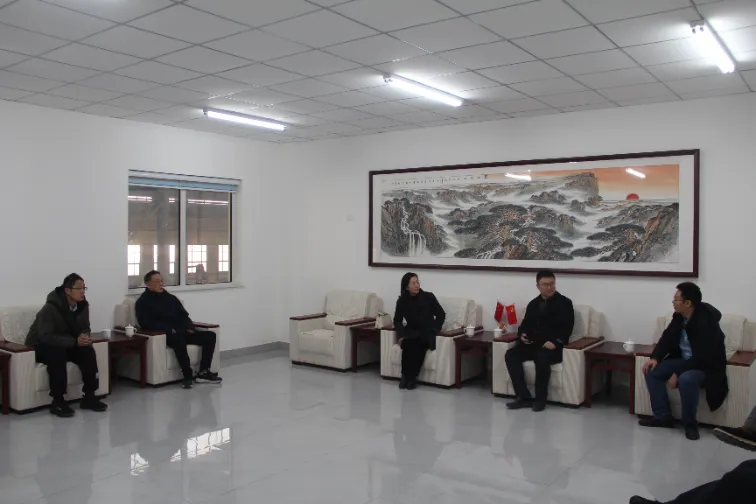 ​Croesawu Dirprwyaeth o Brifysgol Pensaernïaeth Shandong i Ymweld â'r Cydweithrediad Planhigion ac Archwilio